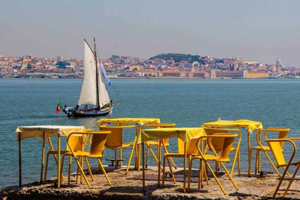 Vista Lisboa Guest Apartments Almada Exterior photo